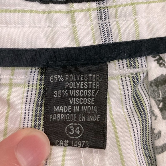 West 49 Shorts. White with Plaid pattern. Men’s Size 34. - Picture 4 of 4